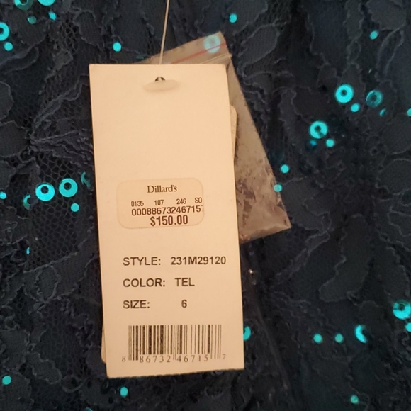 Dress - Picture 4 of 4